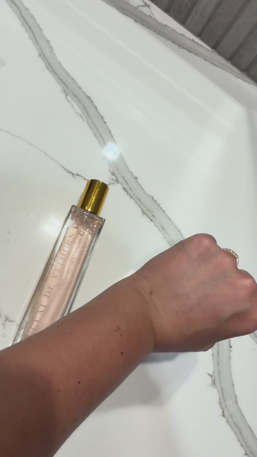 ÉCLAT DE VELOURS Body Care Collection